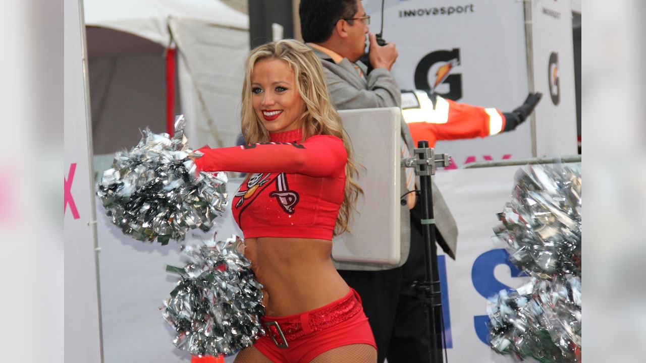 PHOTOS: Cheerleaders Go To Mexico City