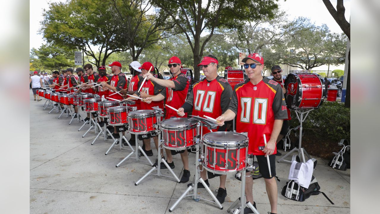 Tailgreeter - TAMPA BAY BUCS vs. Rams LOOSE CANNONS Tailgate