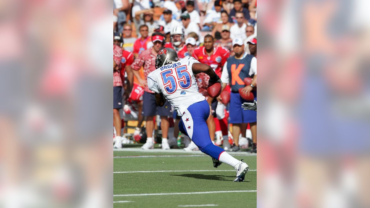 Circa 2000's: Derrick Brooks of the Tampa Bay Buccaneers during the  Pro-Bowl week in Honolulu, Hawaii. (Icon Sportswire via AP Images Stock  Photo - Alamy