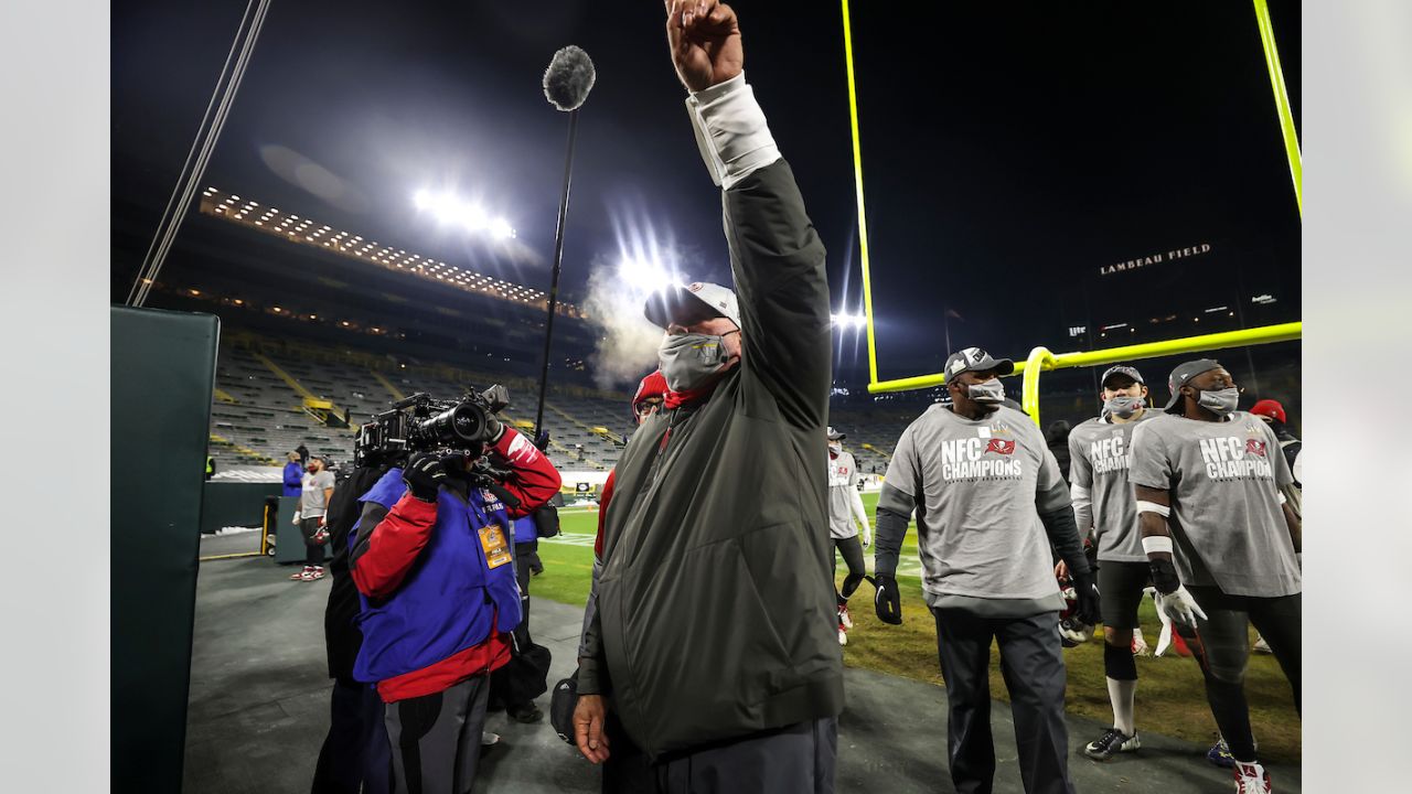 PHOTOS: Bucs Celebrate NFC Championship Win & Trophy Presentation