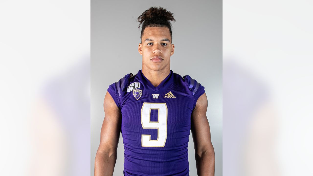 Joe Tryon Becomes Numbers Trailblazer for Buccaneers - Sports Illustrated  Washington Huskies News, Analysis and More