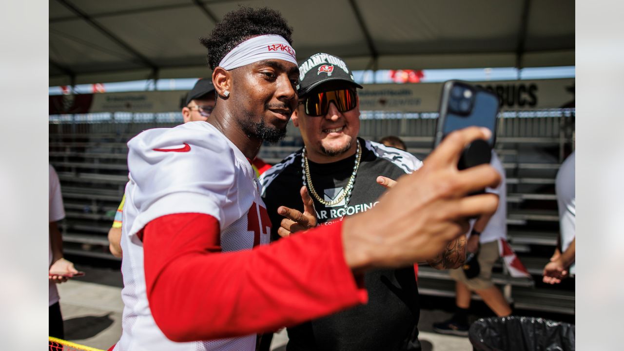 Buccaneers invite select groups of fans to training camp in July