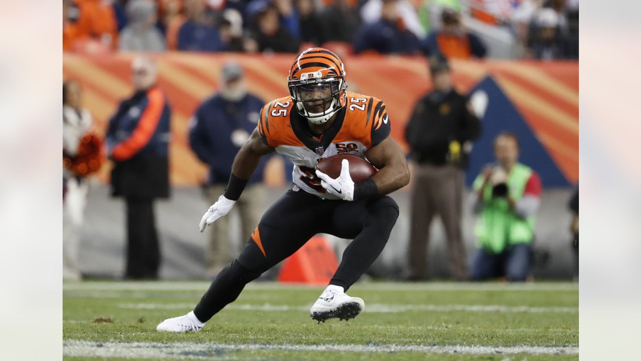 Tampa Bay Buccaneers running back Giovani Bernard hits turbo