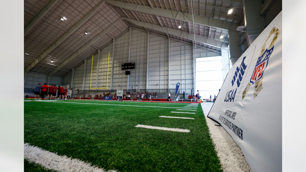 DVIDS - Images - USAA's Salute to Service NFL Boot Camp [Image 5 of 5]