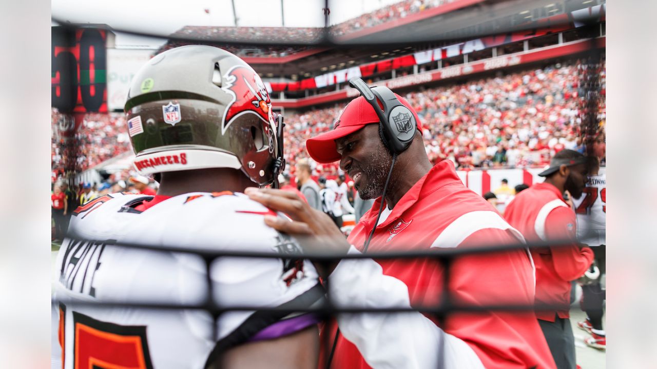 11,303 Carolina Panthers V Tampa Bay Buccaneers Photos & High Res