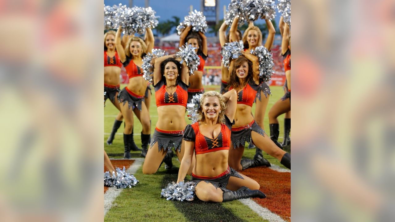 PHOTOS: Cheerleaders, Week 3 vs. Bears