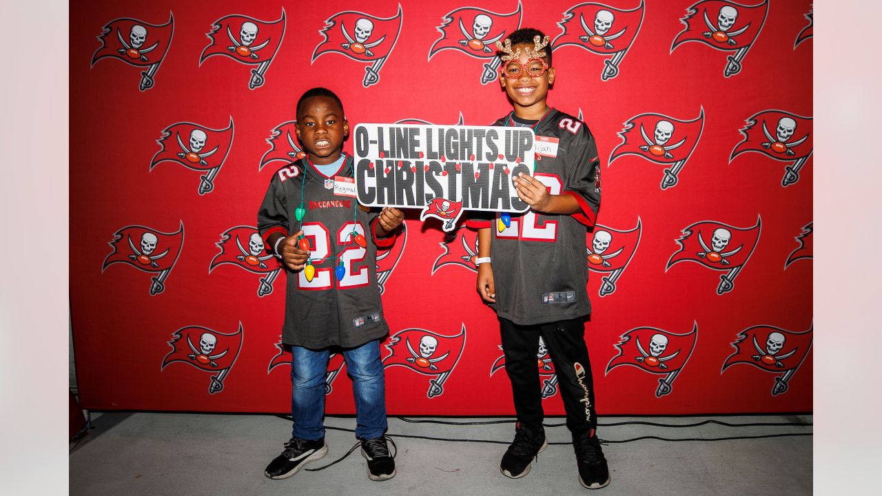 Bucs Offensive Line Lights Up Christmas Event Gallery