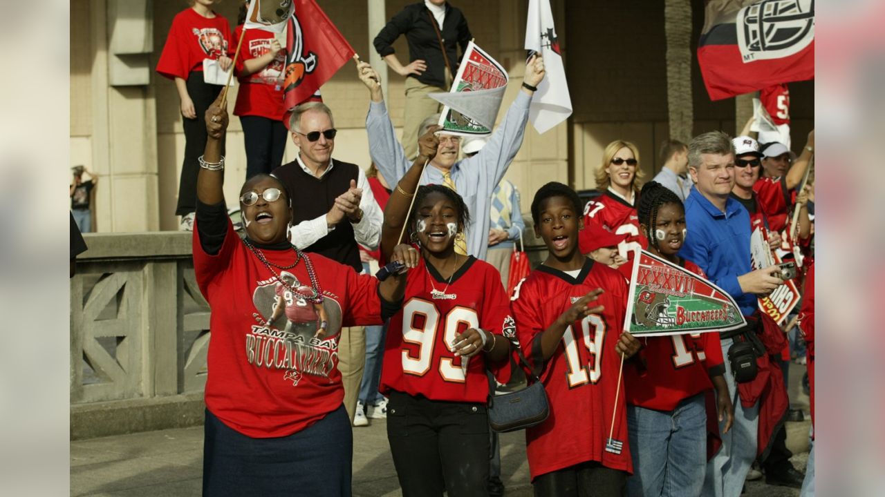 Tampa Bay Buccaneers 2002 Super Bowl Champs Vintage NFL Long -   Hong  Kong