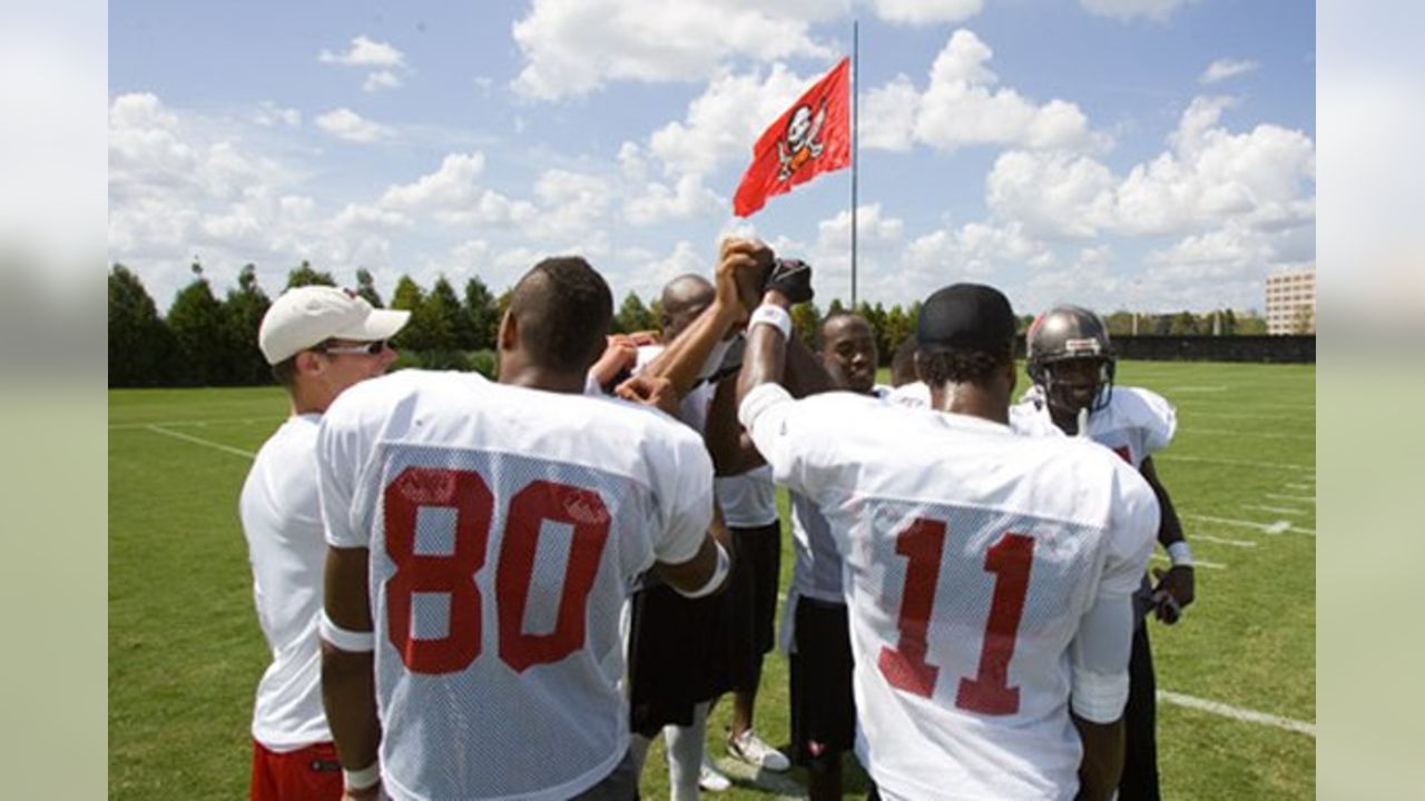 Tampa Bay Buccaneers Shaped Car Flag – Hawkins Footwear & Sports