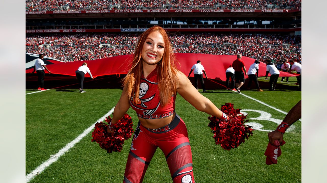 Tampa Bay Buccaneers Cheerleaders, Eagles at Buccaneers 091…