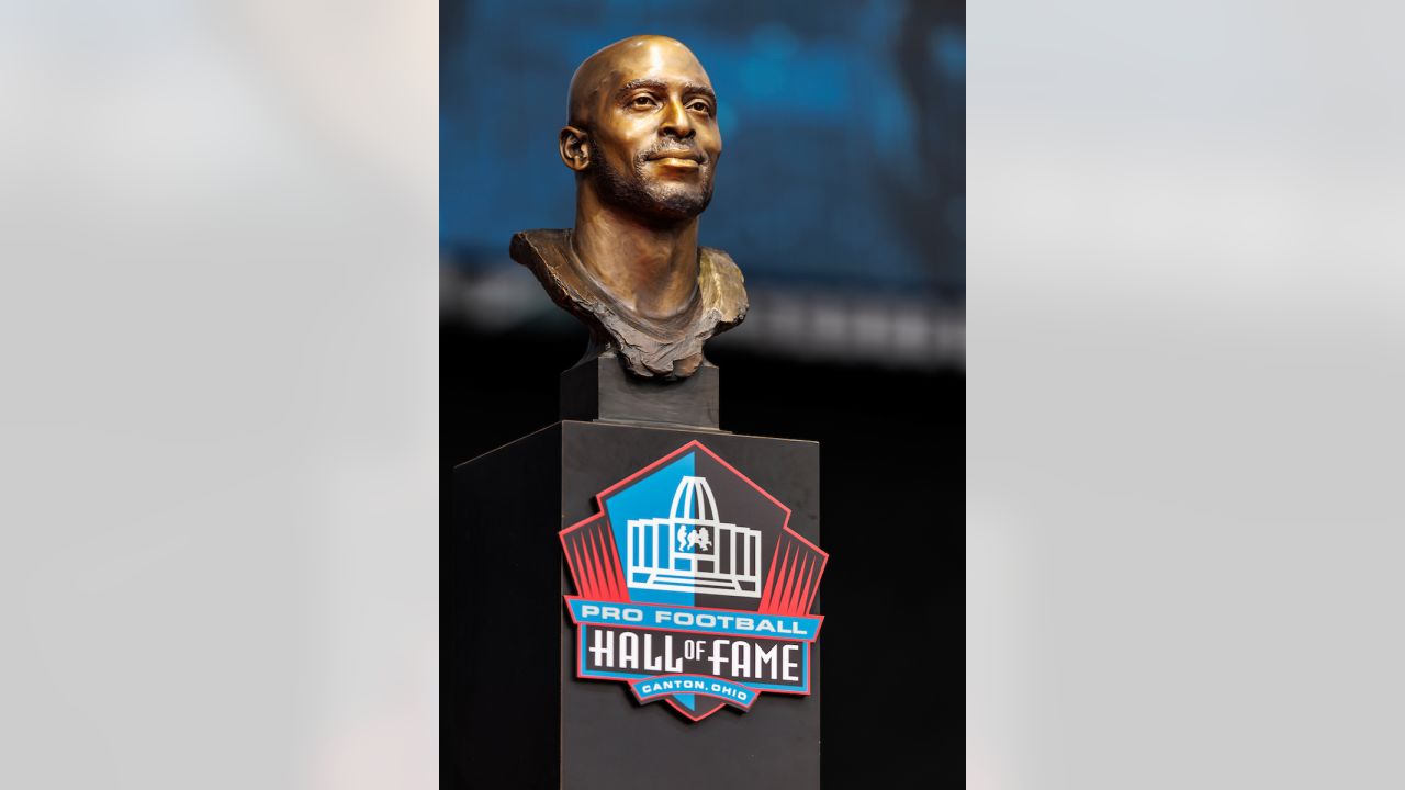 Peyton Manning's Hall of Fame bust: Funniest memes and reactions