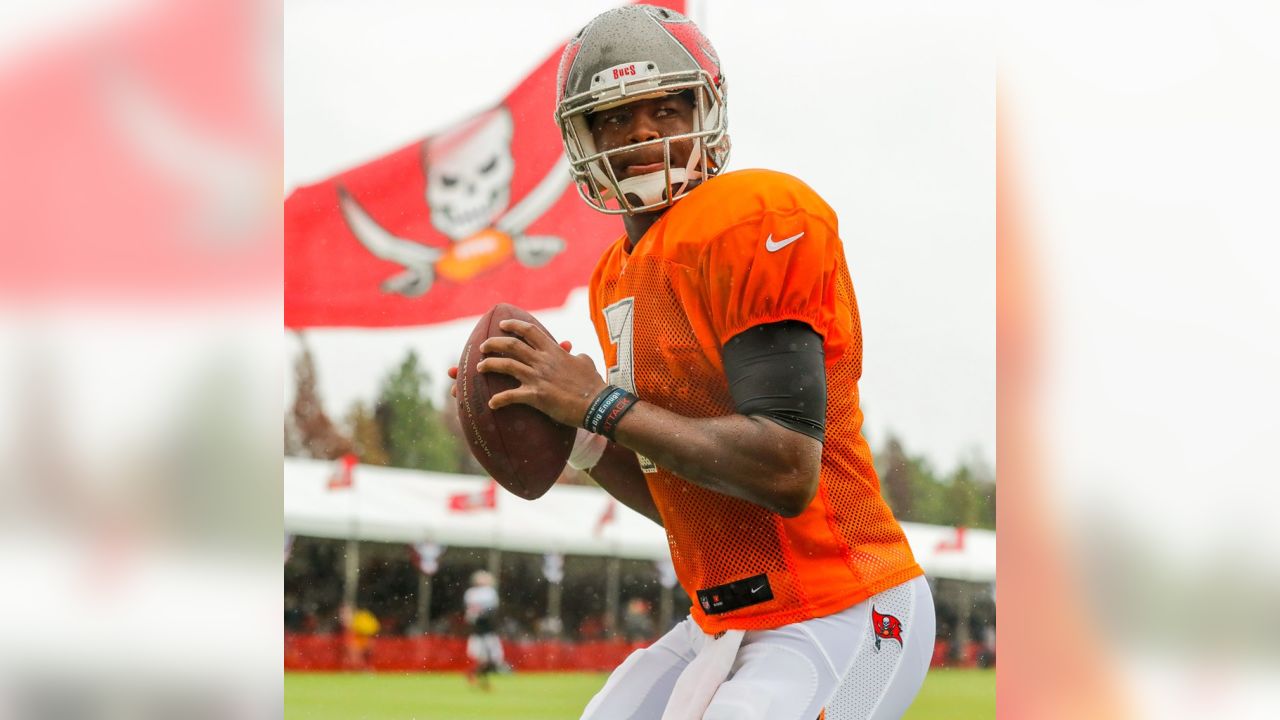 NFL preseason roundup: Jameis Winston looks effective in return as