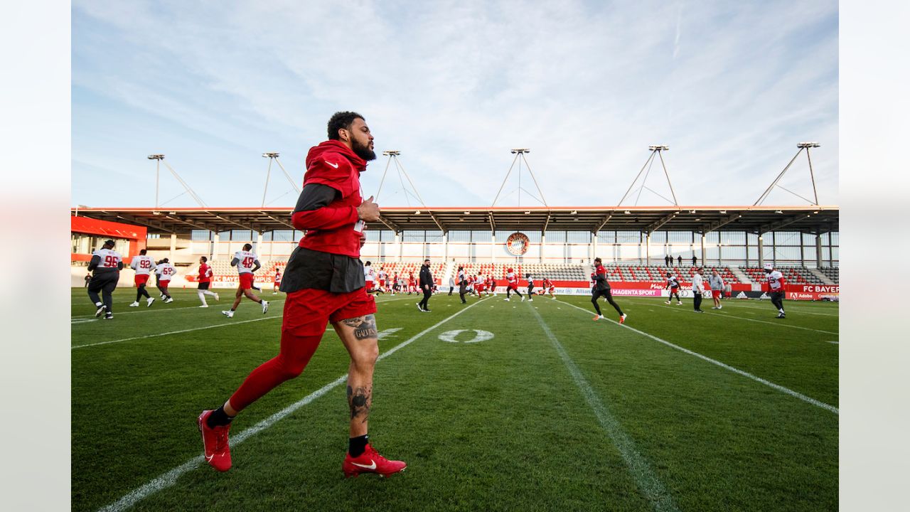 Brady & the Buccaneers train at the FC Bayern Campus, Seahawks