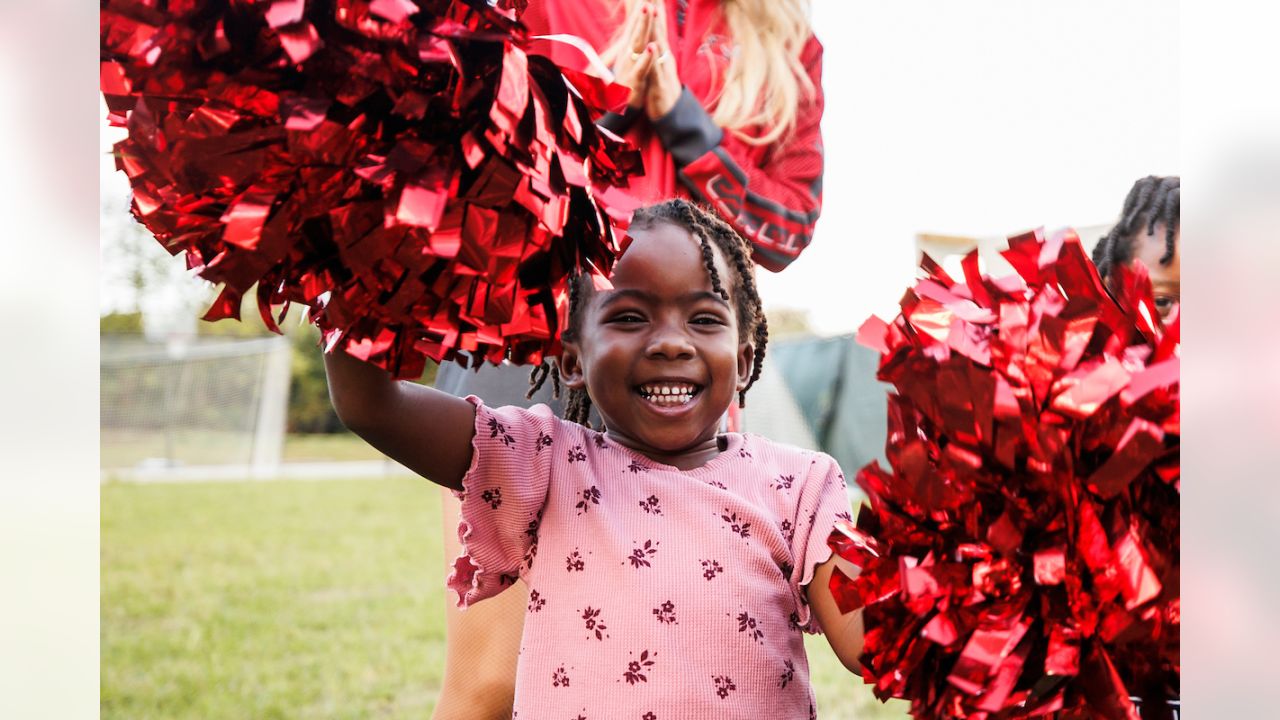 Bucs Bring Holiday Cheer to Tampa Bay