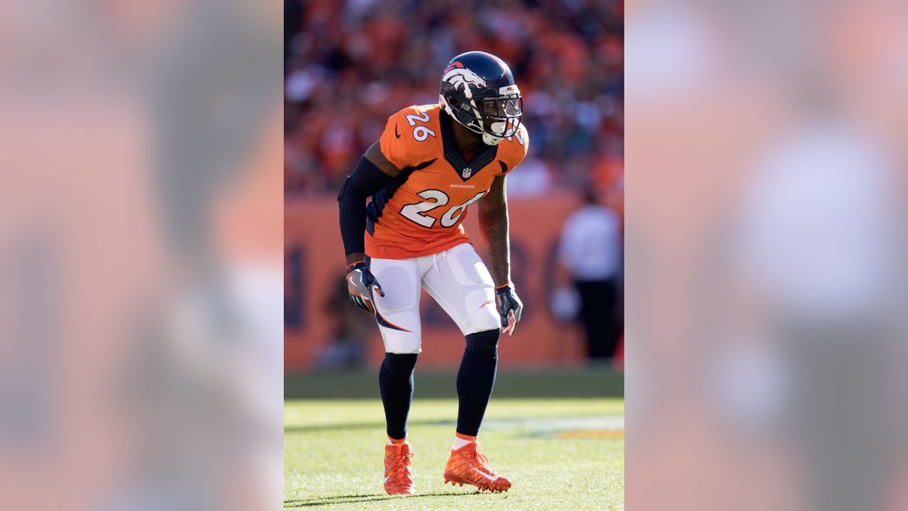 Von Miller Brings Sack Lead to Tampa