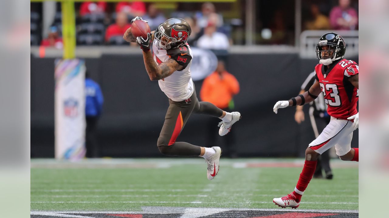 A beacon of hope': In Bucs' Mike Evans, Galveston cherishes its 'favorite  son' - The Athletic