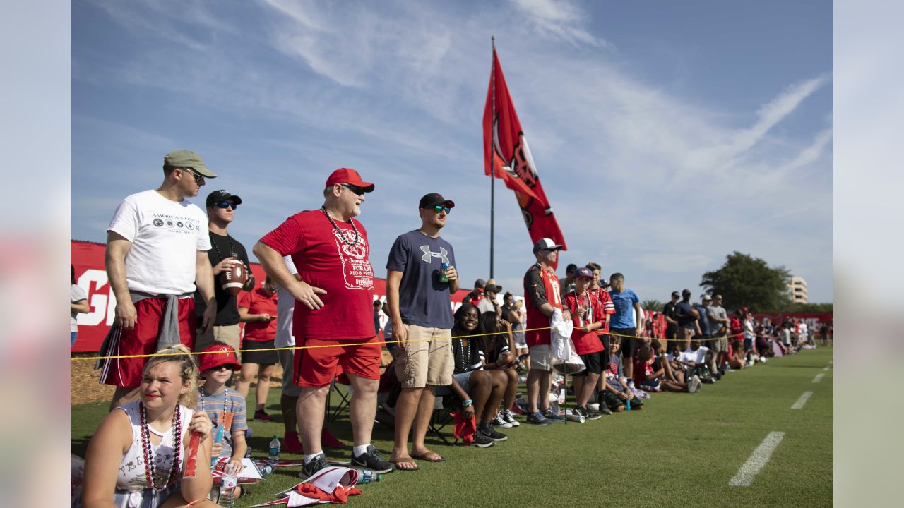 Tampa Bay Buccaneers and USAA Host Training Camp for Service Members >  927th Air Refueling Wing > Article Display