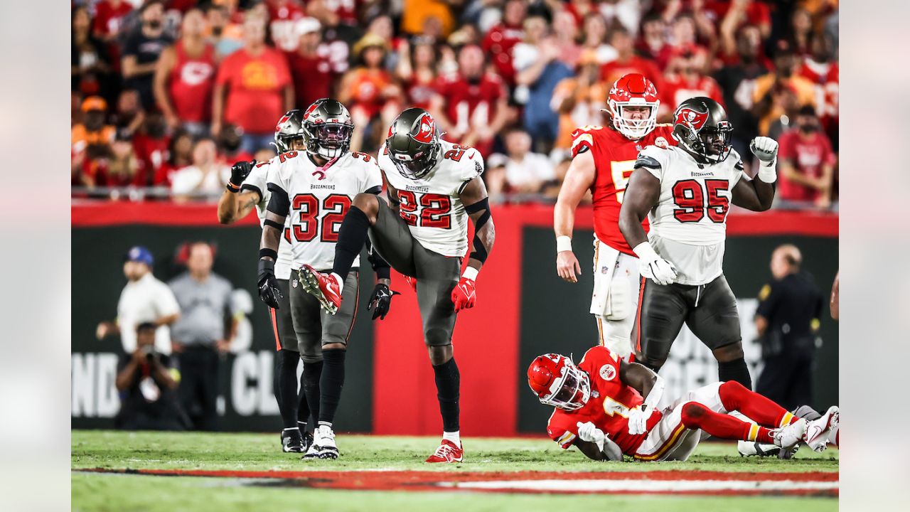 Tampa Bay Buccaneers vs. Kansas City Chiefs. NFL Game. American Football  League match. Silhouette of professional player celebrate touch down.  Screen Stock Photo - Alamy