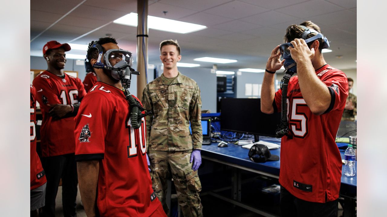 Team MacDill hosts Tampa Bay Buccaneers rookies > 927th Air Refueling Wing  > Article Display