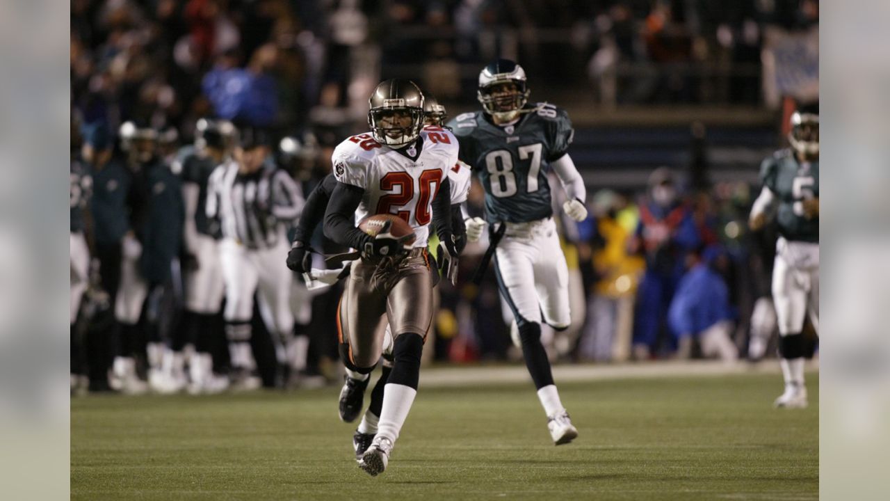 Remembering Ronde Barber's iconic pick-6 in the 2002 NFC title