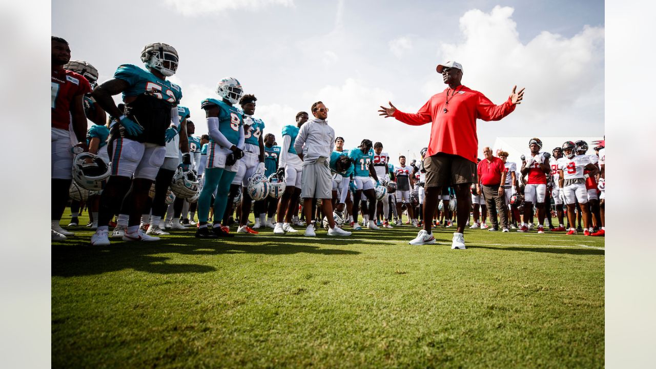 Best Photos from Bucs Training Camp Practice With the Miami Dolphins,  August 10