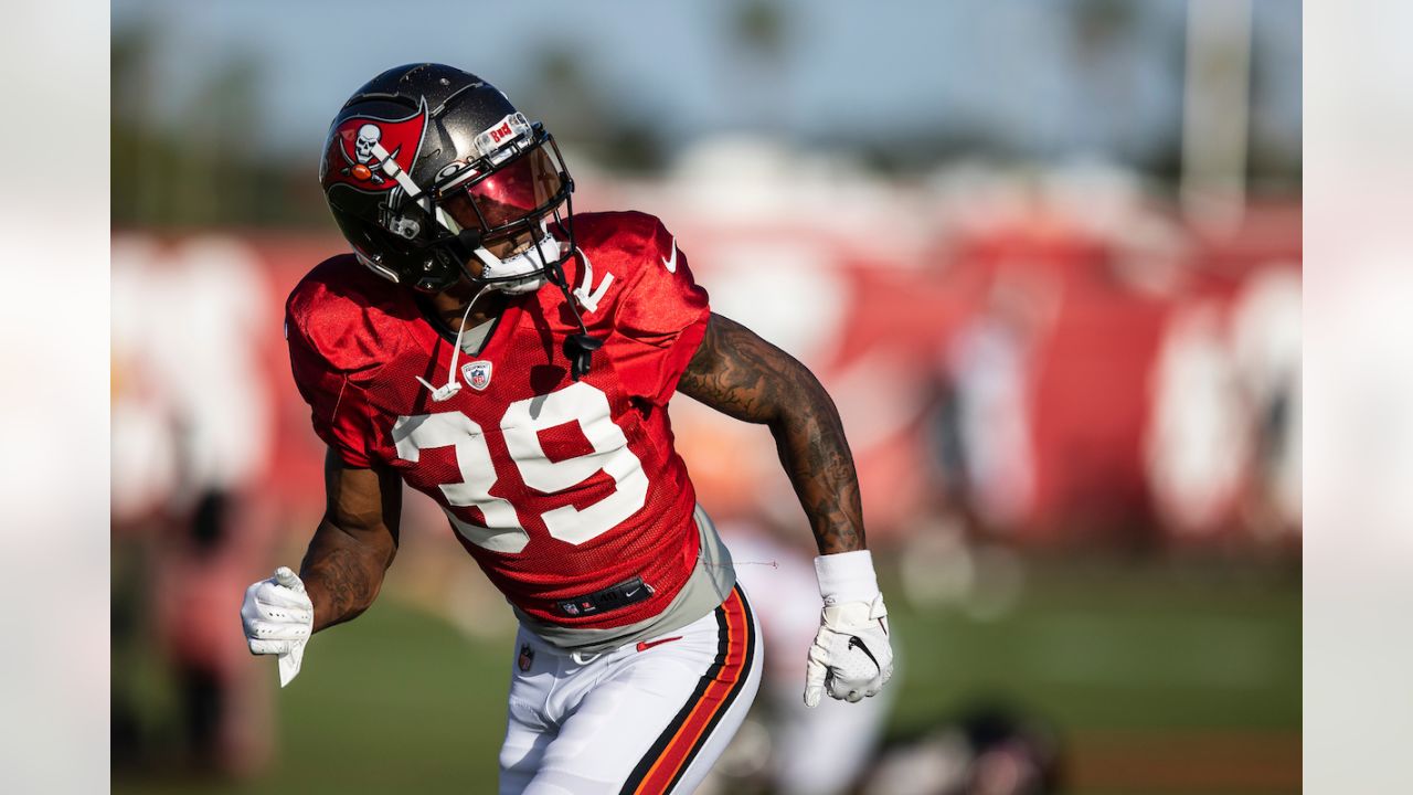 Bucs Camp Insider 7-30: Mike Evans, Chris Godwin Dominate