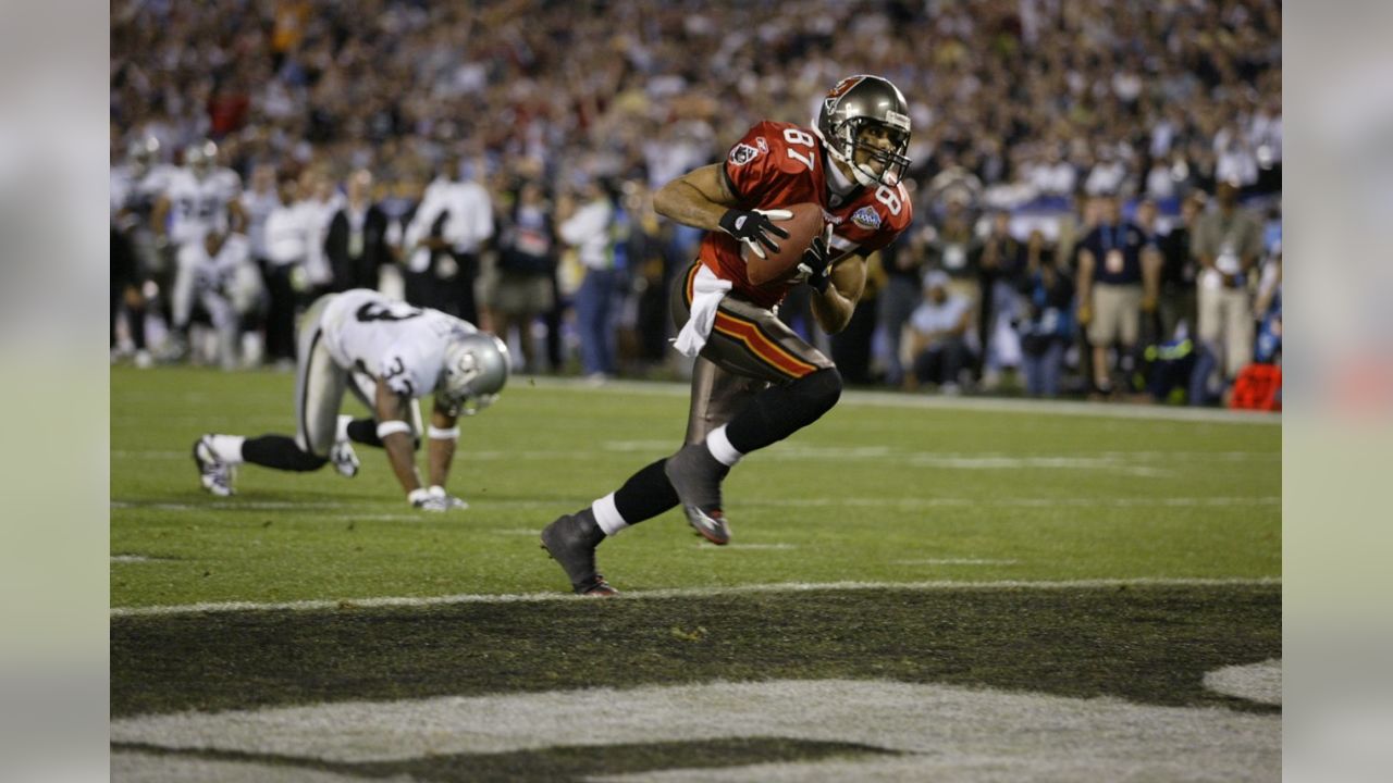 Bucs Defeat Raiders 48-21 in Super Bowl XXXVII on January 26, 2003 - CLICK  TO WATCH ENTIRE GAME NOW