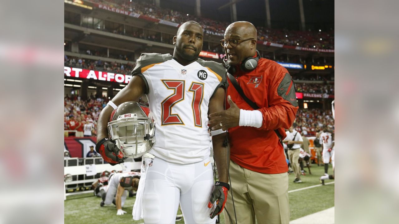 Alterraun Verner is a slot cornerback, the Bucs wanted to run on the  Jaguars and more from snap counts - Bucs Nation