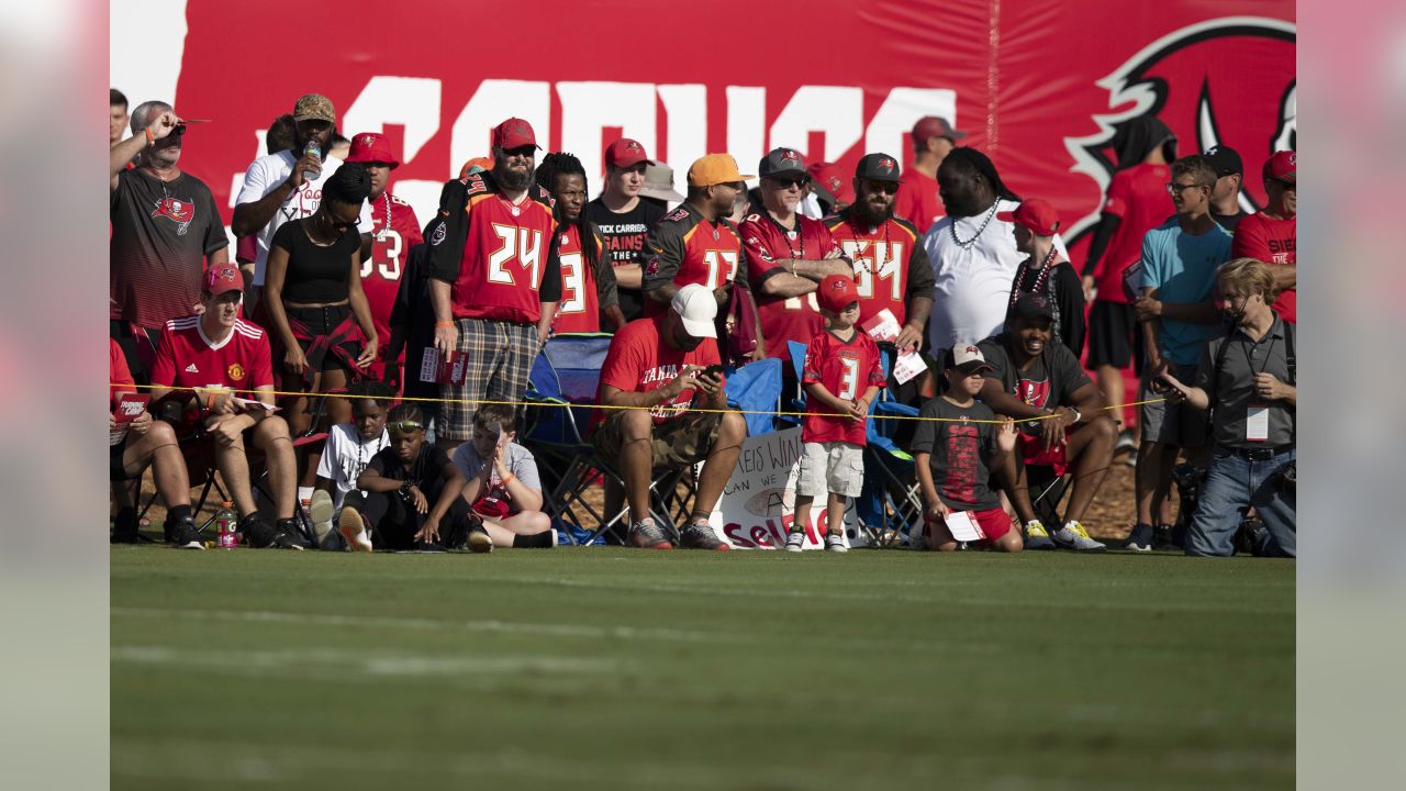 Tampa Bay Buccaneer Invites Fans to Free Training Practices