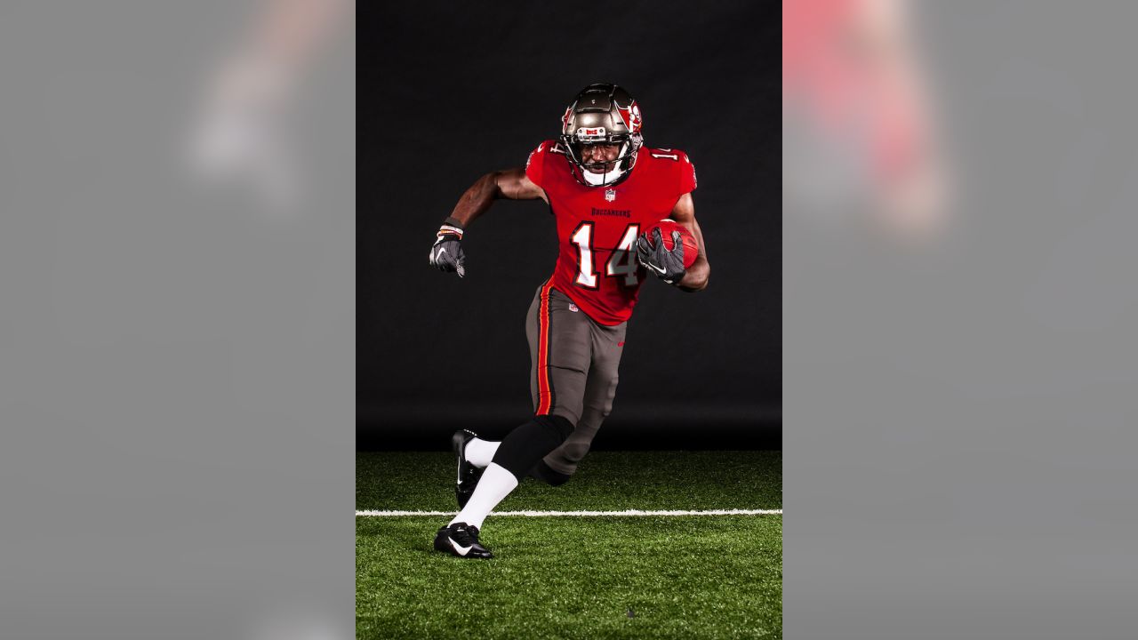 Photos of the Bucs Red Uniform