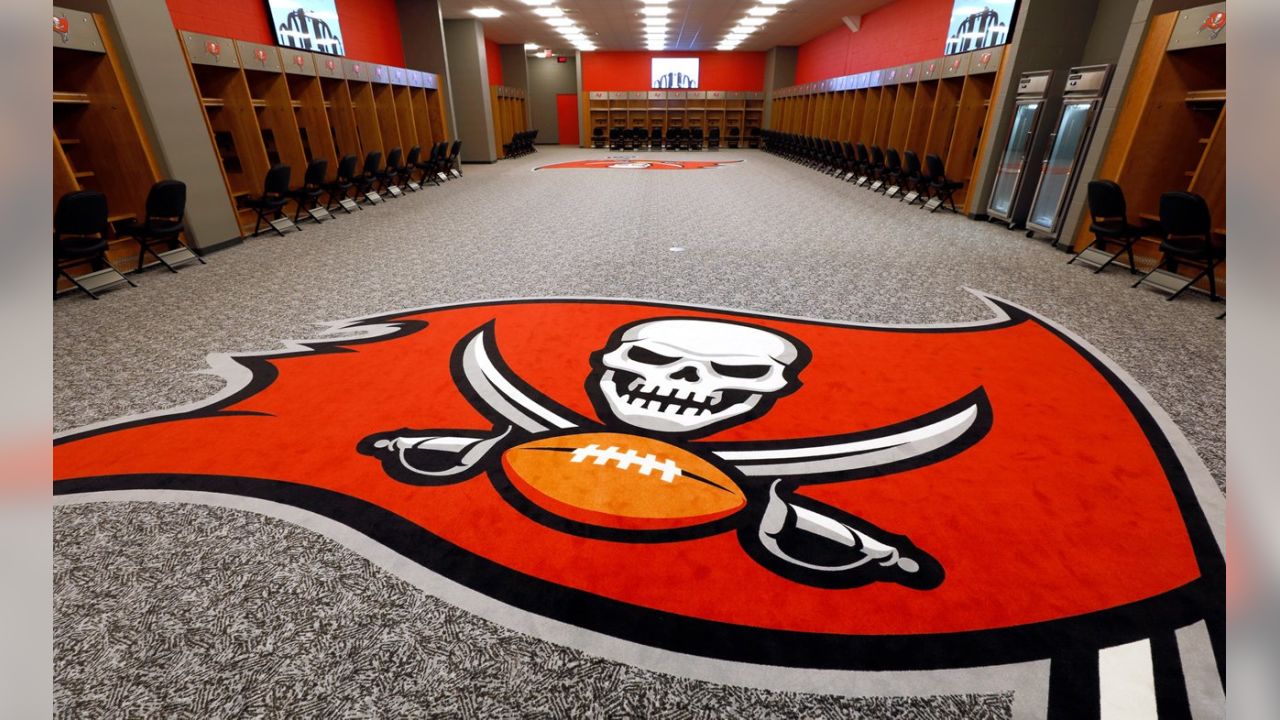 Buccaneers M Big Logo - The Locker Room of Downey