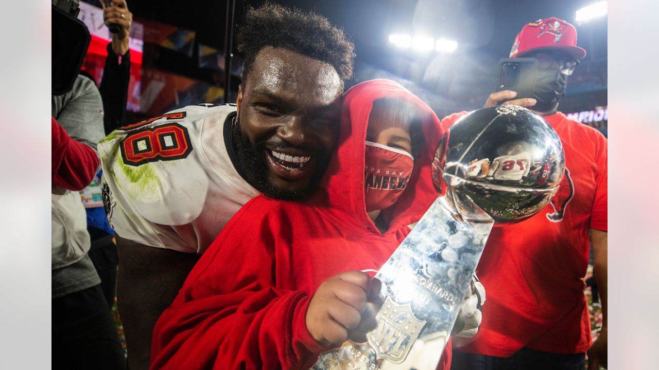 Linebackers Jason Pierre-Paul and Shaq Barrett, Super Bowl LV