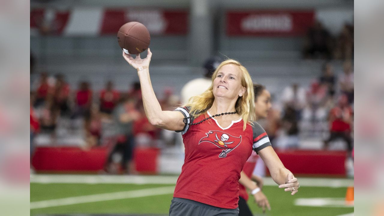 Tampa Bay Buccaneers Create Sexist Website To Teach Women Football