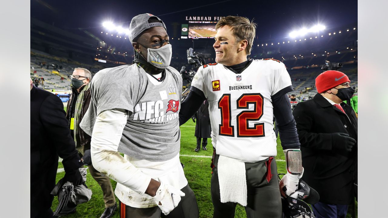 PHOTOS: Bucs Celebrate NFC Championship Win & Trophy Presentation