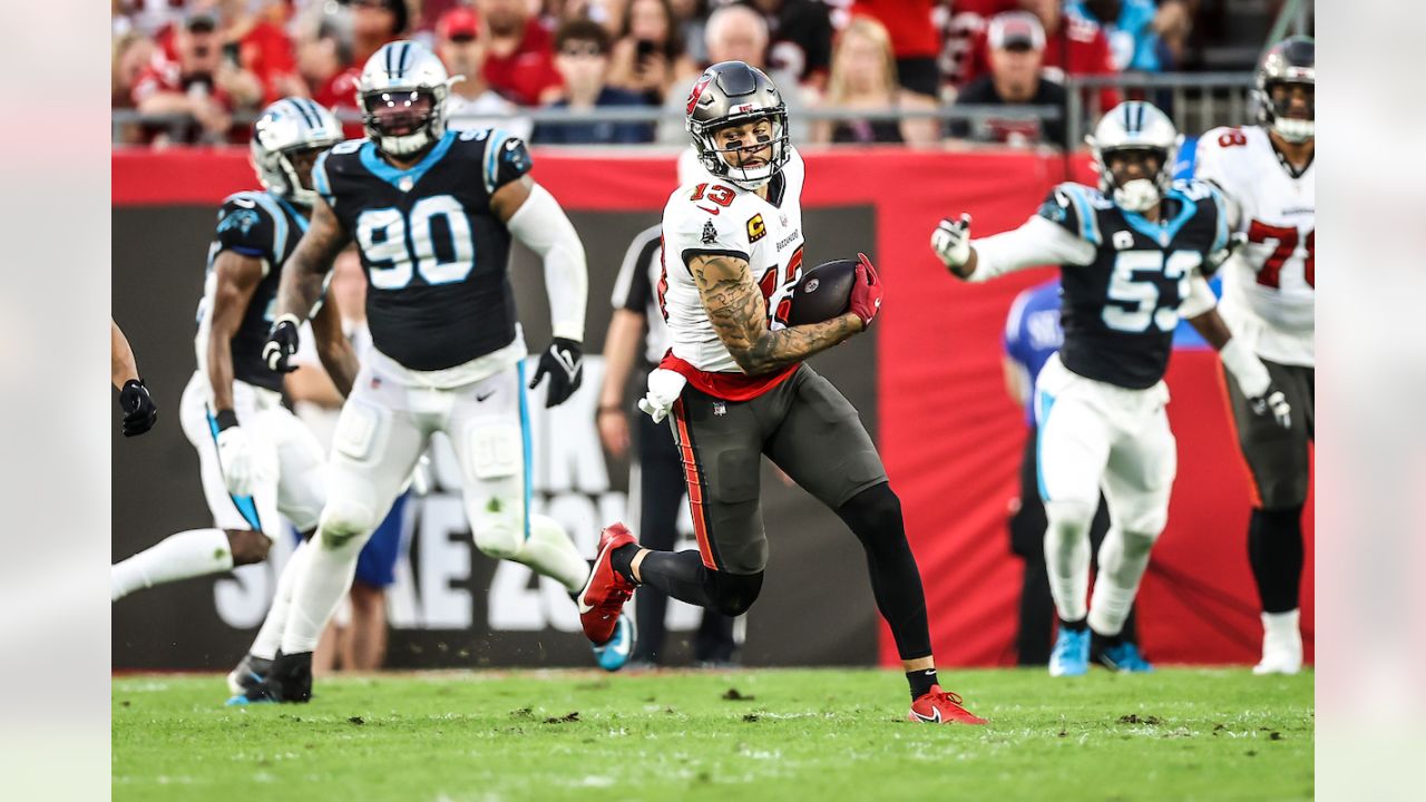 11,303 Carolina Panthers V Tampa Bay Buccaneers Photos & High Res