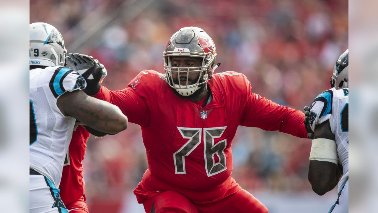 Bucs Re-Sign Donovan Smith to Three-Year Deal