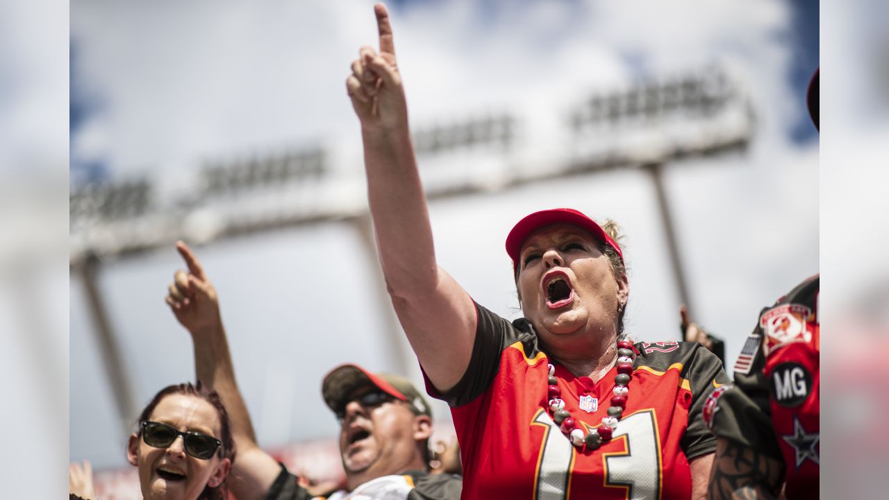 Media, , Buccaneers Fans, Photographs, Tampa Bay  Buccaneers – Fanatical Fans