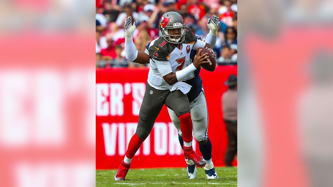 Winston's 1-yard TD run lifts Bucs over Cowboys 10-6