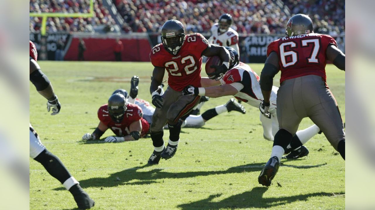 Buccaneers beat Falcons, bringing their record to 11-5 for first time since  2005