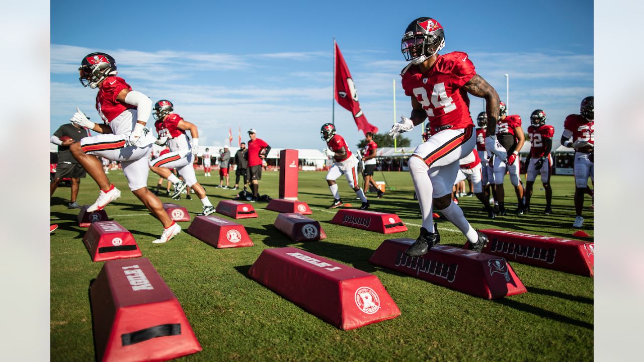 TAMPA, FL - AUG 06: Kevin Minter (51) hustles down field during the Tampa  Bay Buccaneers Training Camp on August 06, 2021 at the AdventHealth  Training Center at One Buccaneer Place in