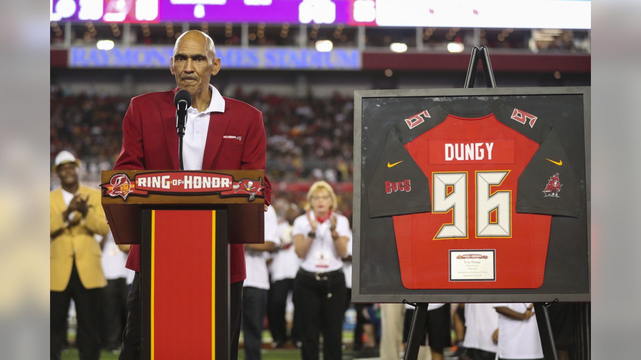 Buccaneers adding Dungy to Ring of Honor