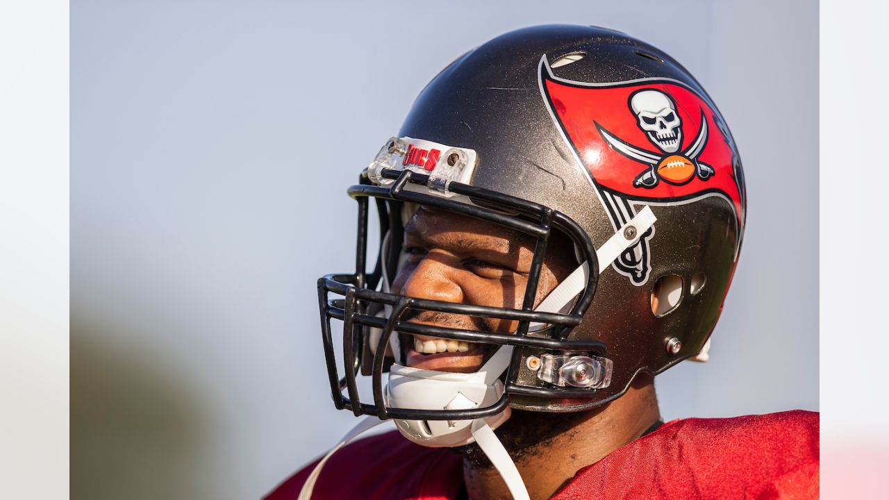 Bucs Camp Insider 7-30: Mike Evans, Chris Godwin Dominate