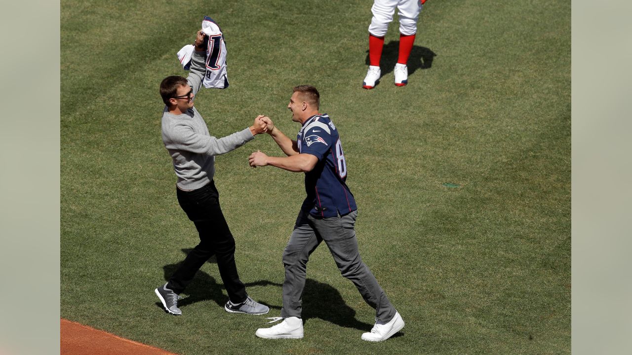 Gronk 'steals' Brady's jersey in pregame ceremony at Fenway - The