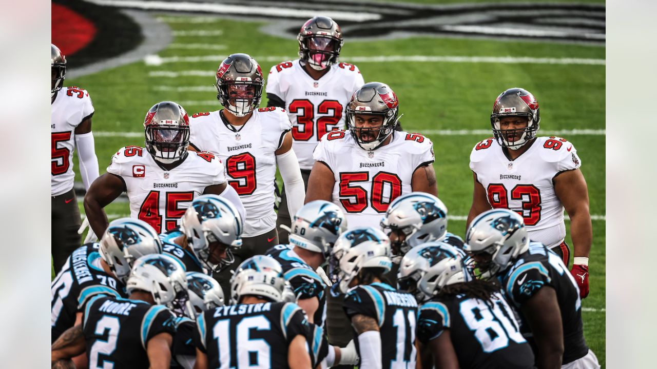 11,303 Carolina Panthers V Tampa Bay Buccaneers Photos & High Res