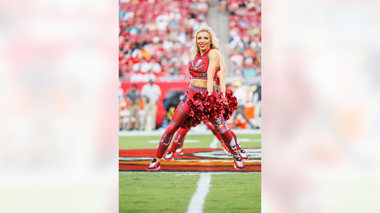 Buccaneers Cheerleader of the Week: Jessica