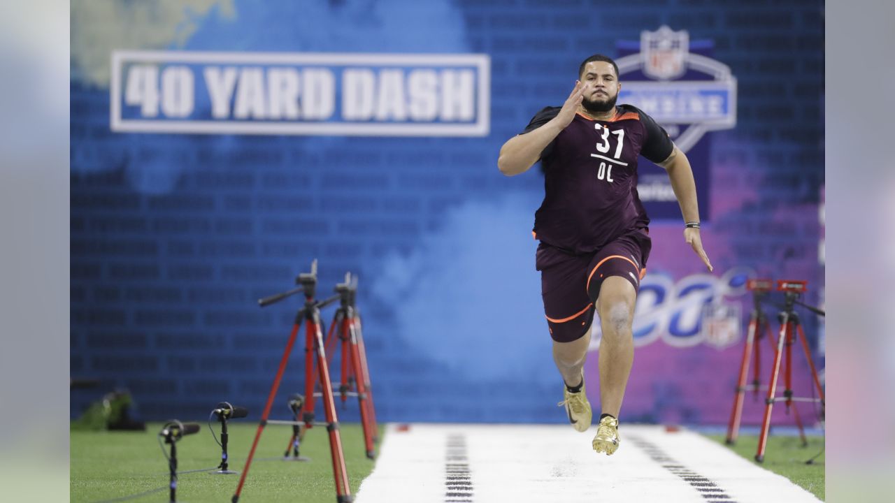 Top Photos of Offensive Line Prospects at the NFL Combine