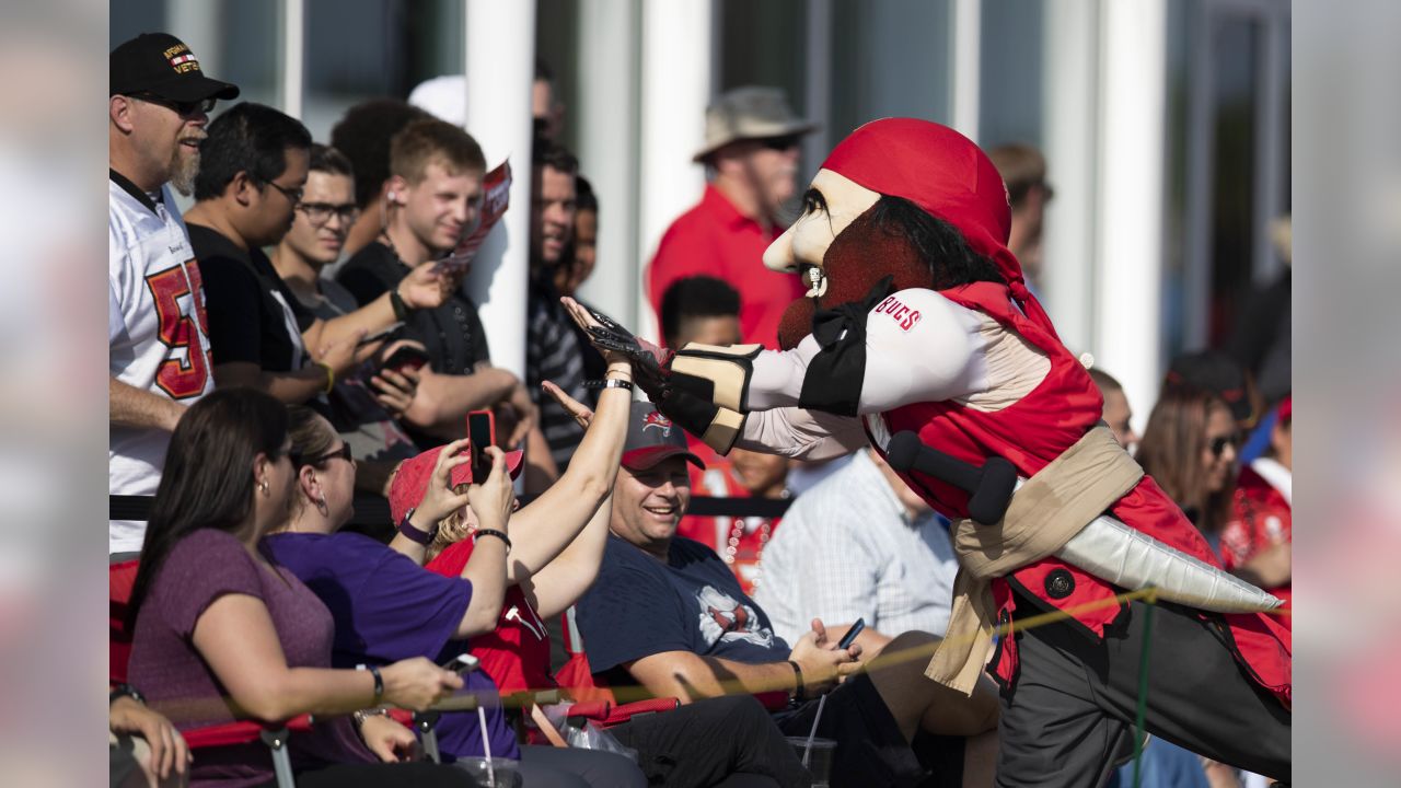 Tampa Bay Buccaneers and USAA Host Training Camp for Service Members >  927th Air Refueling Wing > Article Display