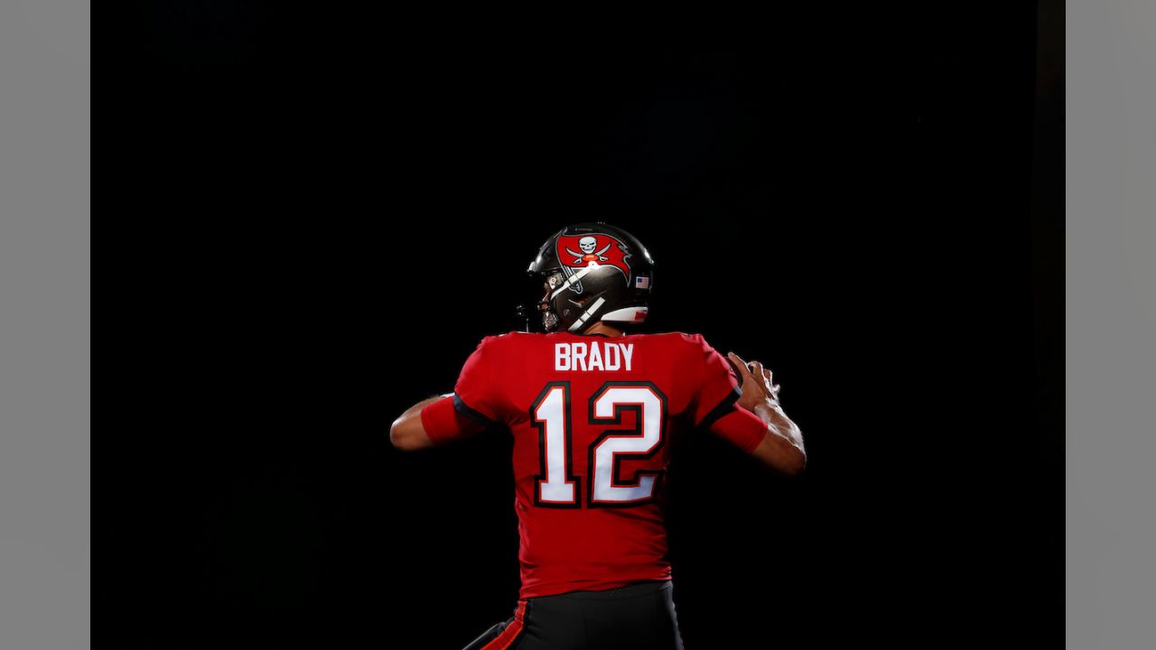 IMAGES: Legendary Quarterback Tom Brady Dons Tampa Bay Buccaneers Uniform  for the First Time - Space Coast Daily