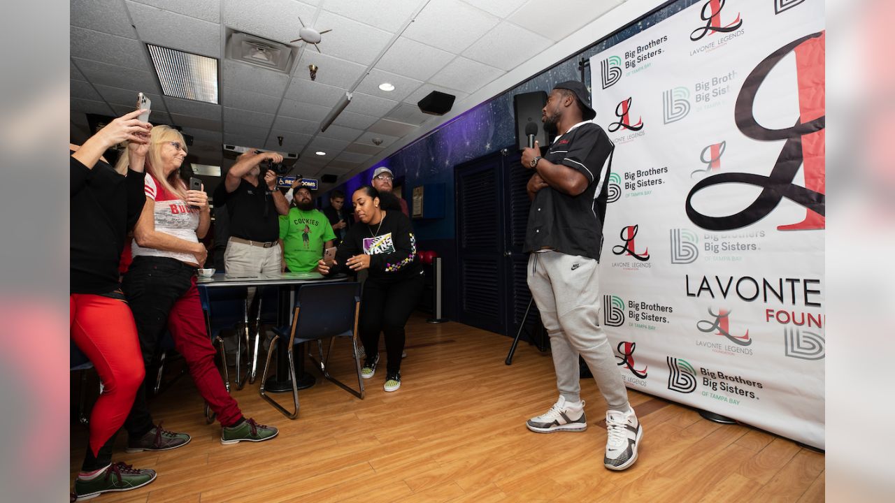 Big Champion Lavonte David Hosts Littles in Football Camp - Big Brothers  Big Sisters of America - Youth Mentoring