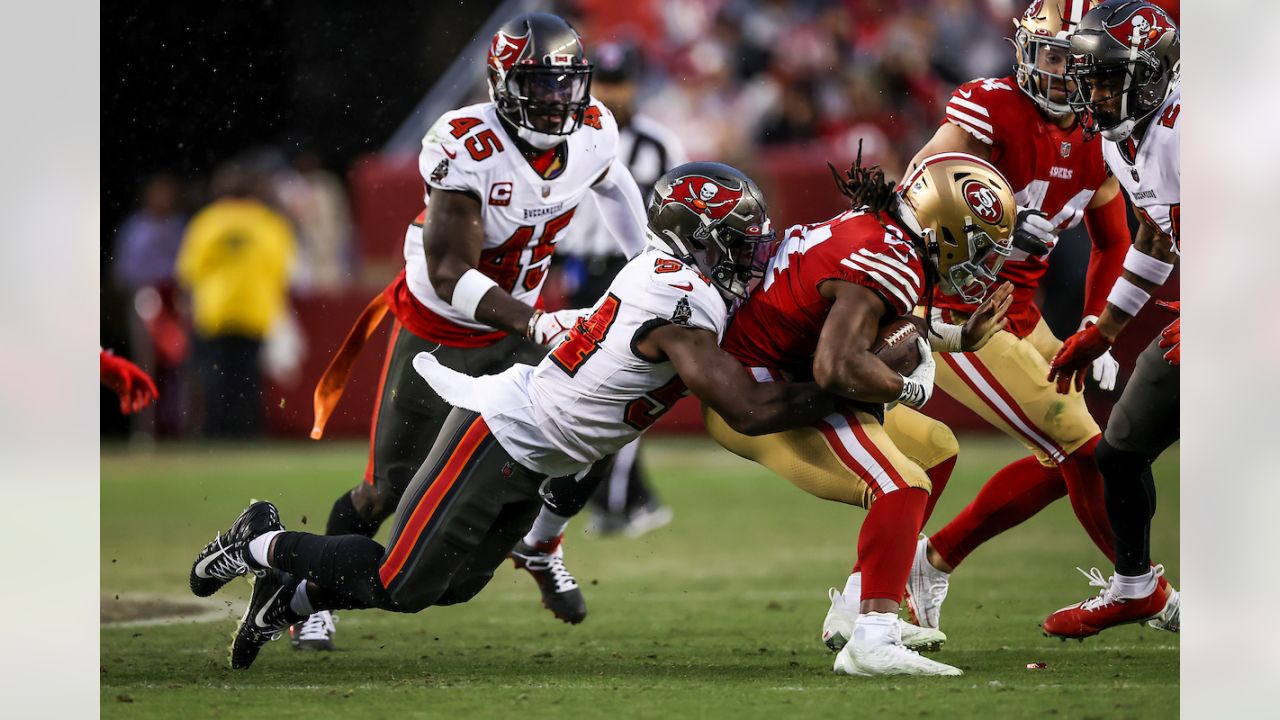 7,346 San Francisco 49ers V Tampa Bay Buccaneers Photos & High